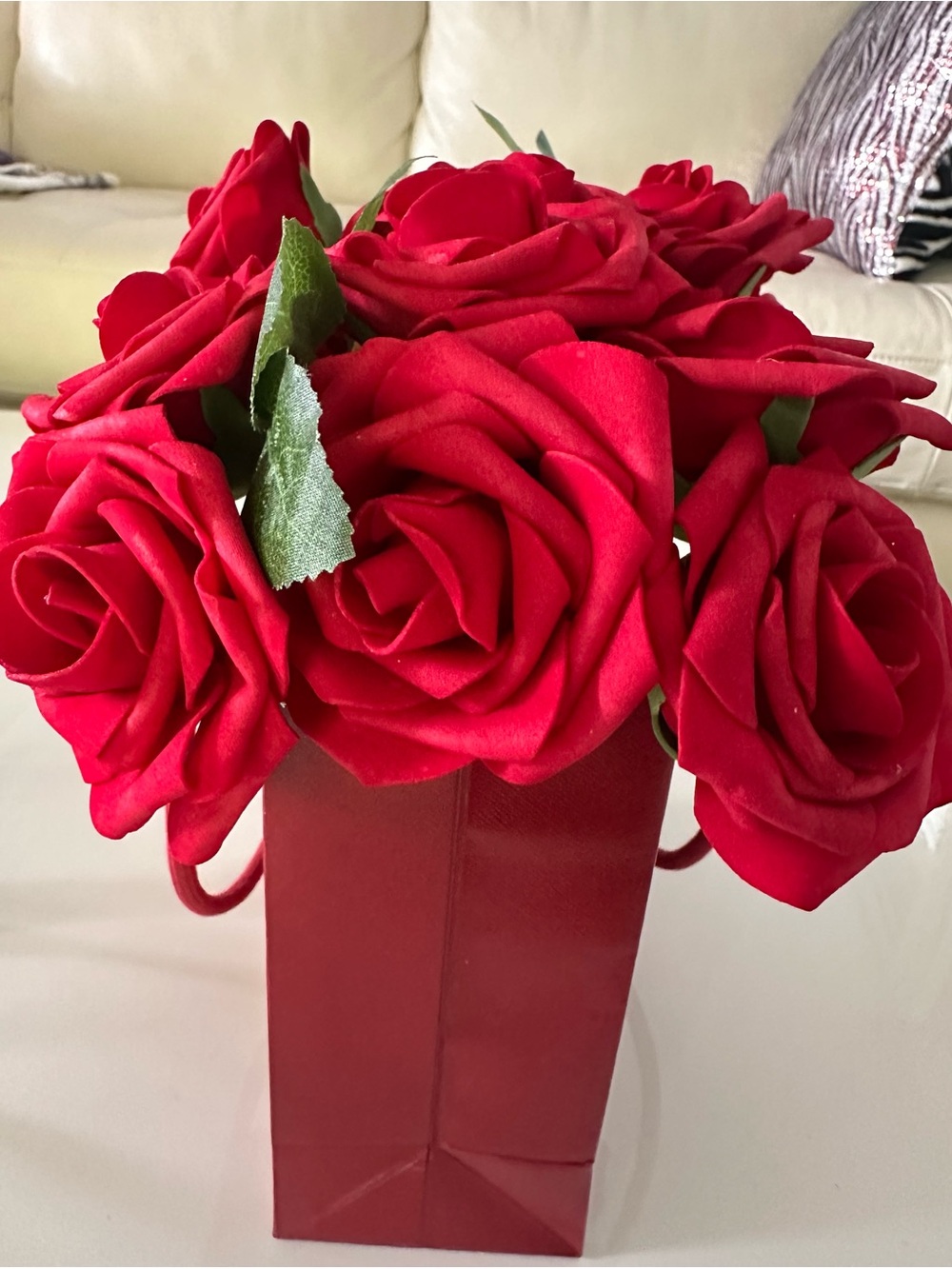 🌹 Elegant Red Roses Bouquet with a touch of Luxurious 🌹 - Picture 3 of 4